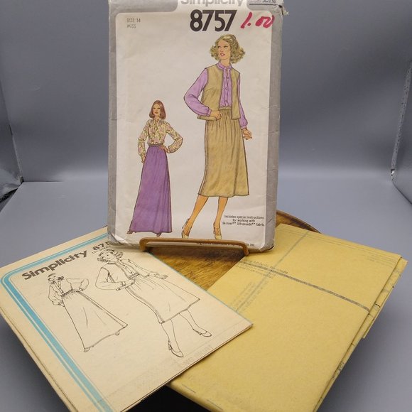 UNCUT Vintage Sewing PATTERN Simplicity 8757, Misses 1978 Blouse and Skirt - Picture 2 of 3